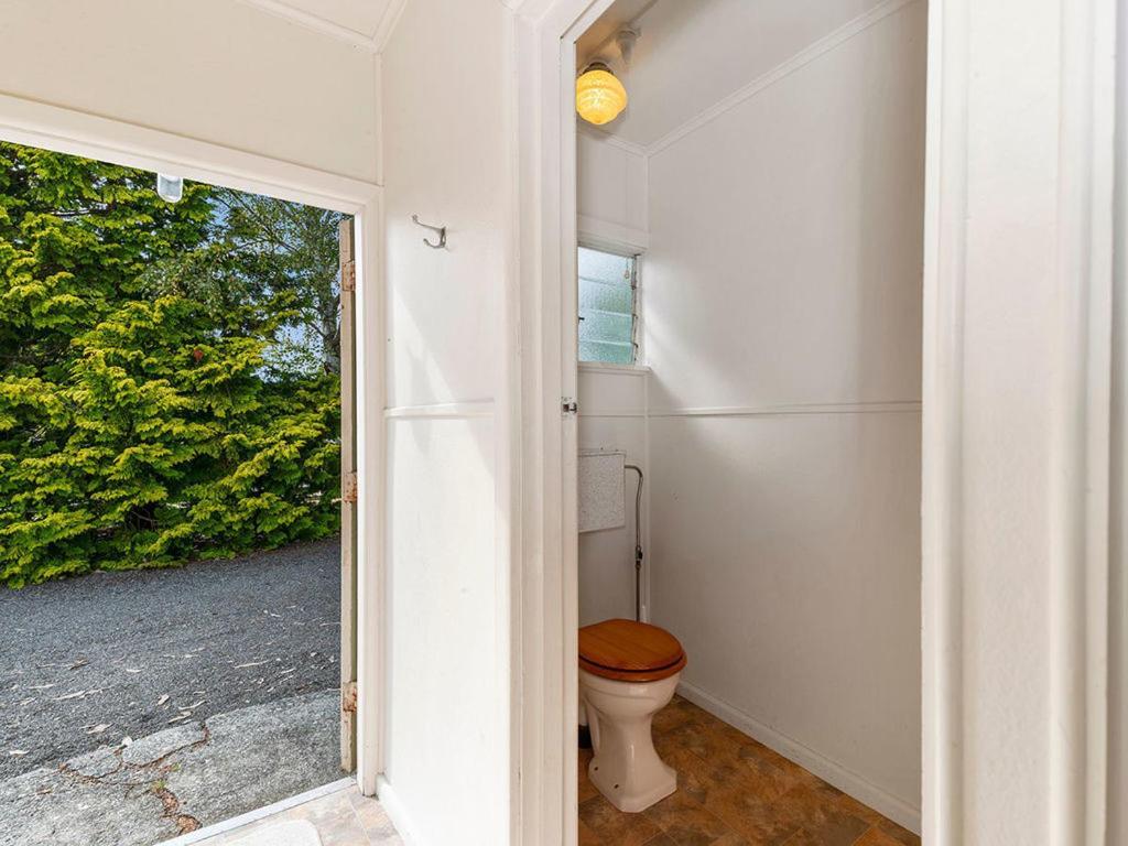Lake Edge Cottage - Waitahanui Holiday Home Exterior photo